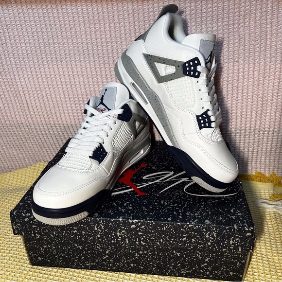 New Air Jordan 4 Retro “Midnight Navy” shoes - Picture 1 of 4